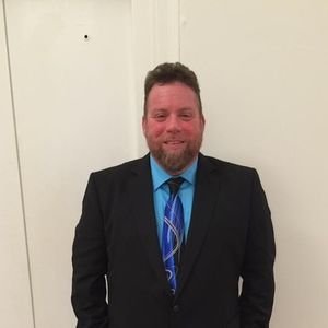 Meet your Posher, Dennis